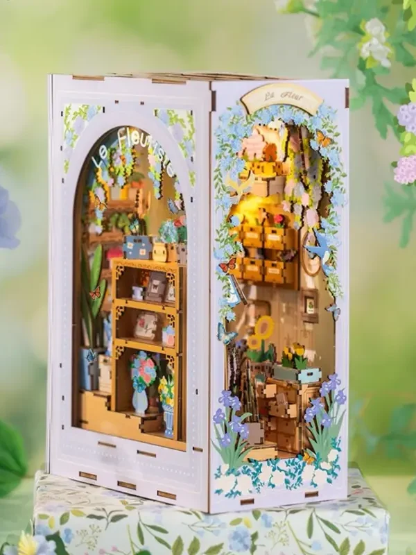 700001455_副本 LE FLEURISTE Fragrant Flower Shop — 180° Foldable DIY Book Nook Kit